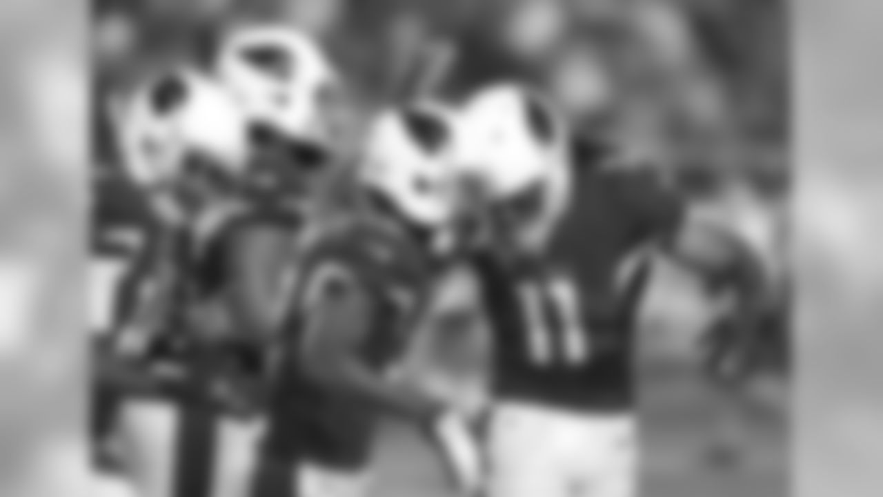 WR Larry Fitzgerald congratulates WR John Brown on his touchdown