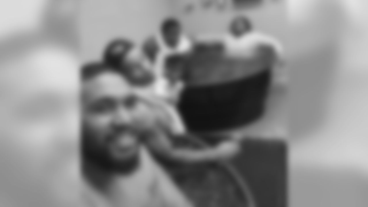 DT Alameda Ta'amu (@taamu66) snaps a shot with WR Brittan Golden, DE Kareem Martin and DT Christian Tupou in the cold tub room