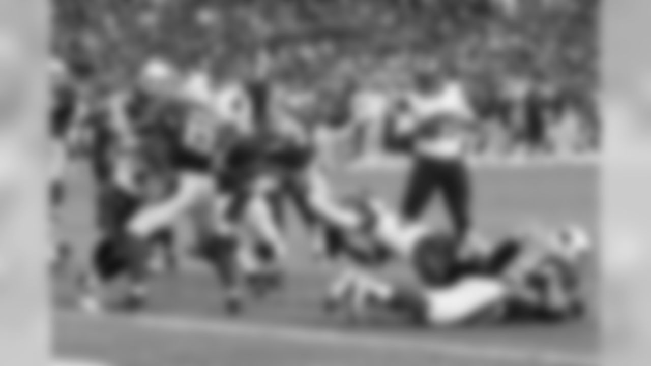 RB Andre Ellington scores a touchdown against the Rams