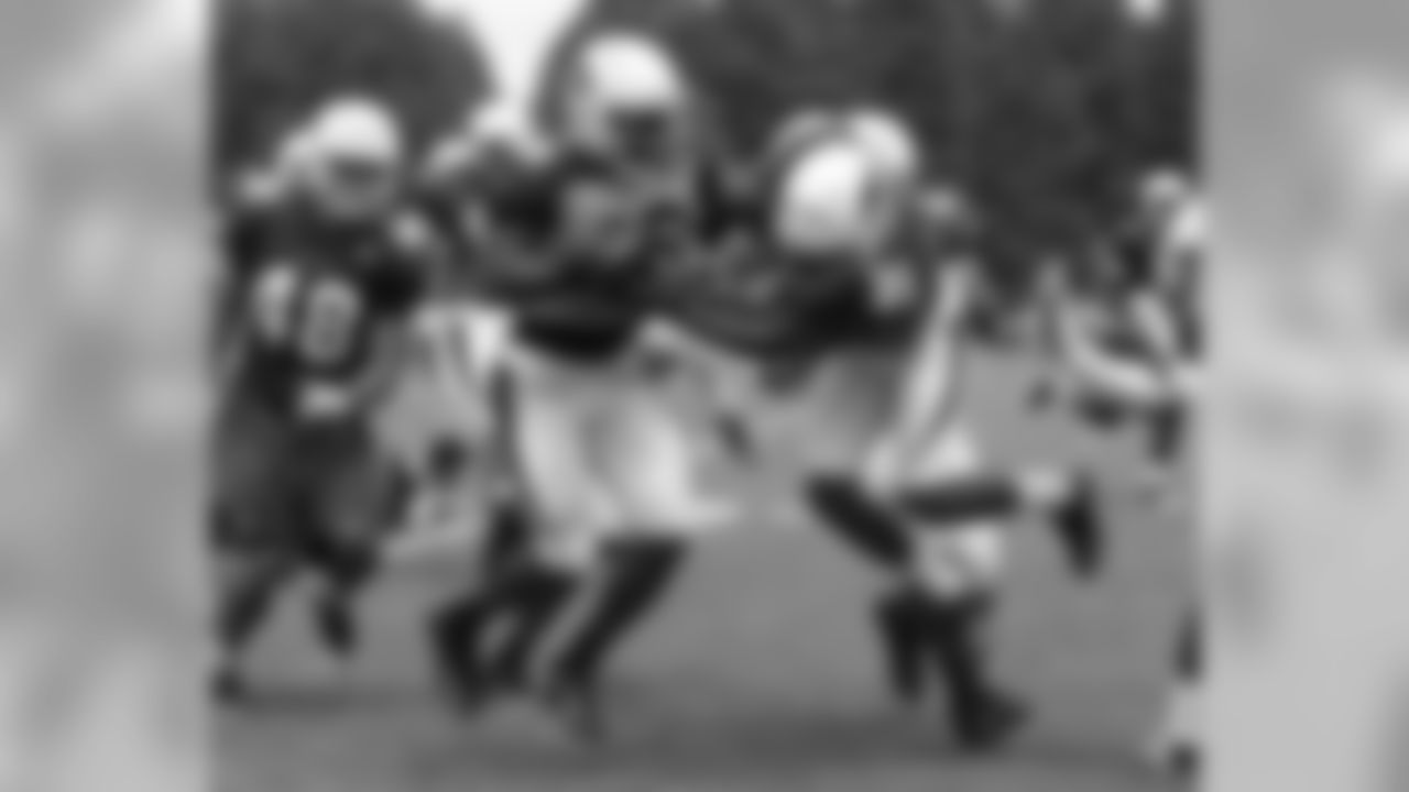RB Alfonso Smith creates contact