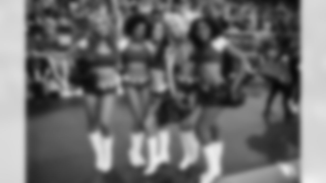 Arizona Cardinals Cheerleaders during the 2022 regular season game between the Arizona Cardinals and the Los Angeles Rams on Sunday, Sept. 25, 2022 in Glendale, AZ.