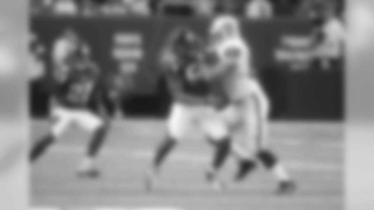 Blocking then-Falcons and current Cardinals LB John Abraham in 2012.