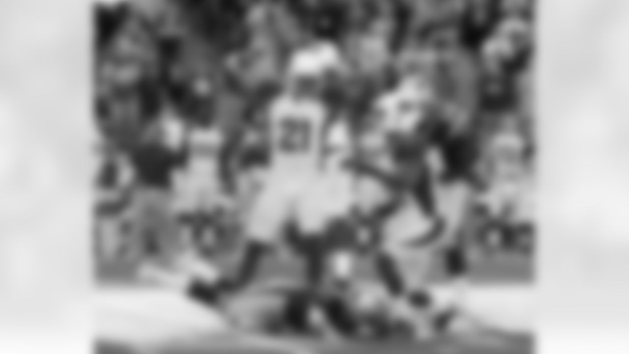 CB Patrick Peterson @NE: 3 tackles, INT, 1 PD, 17-yd run