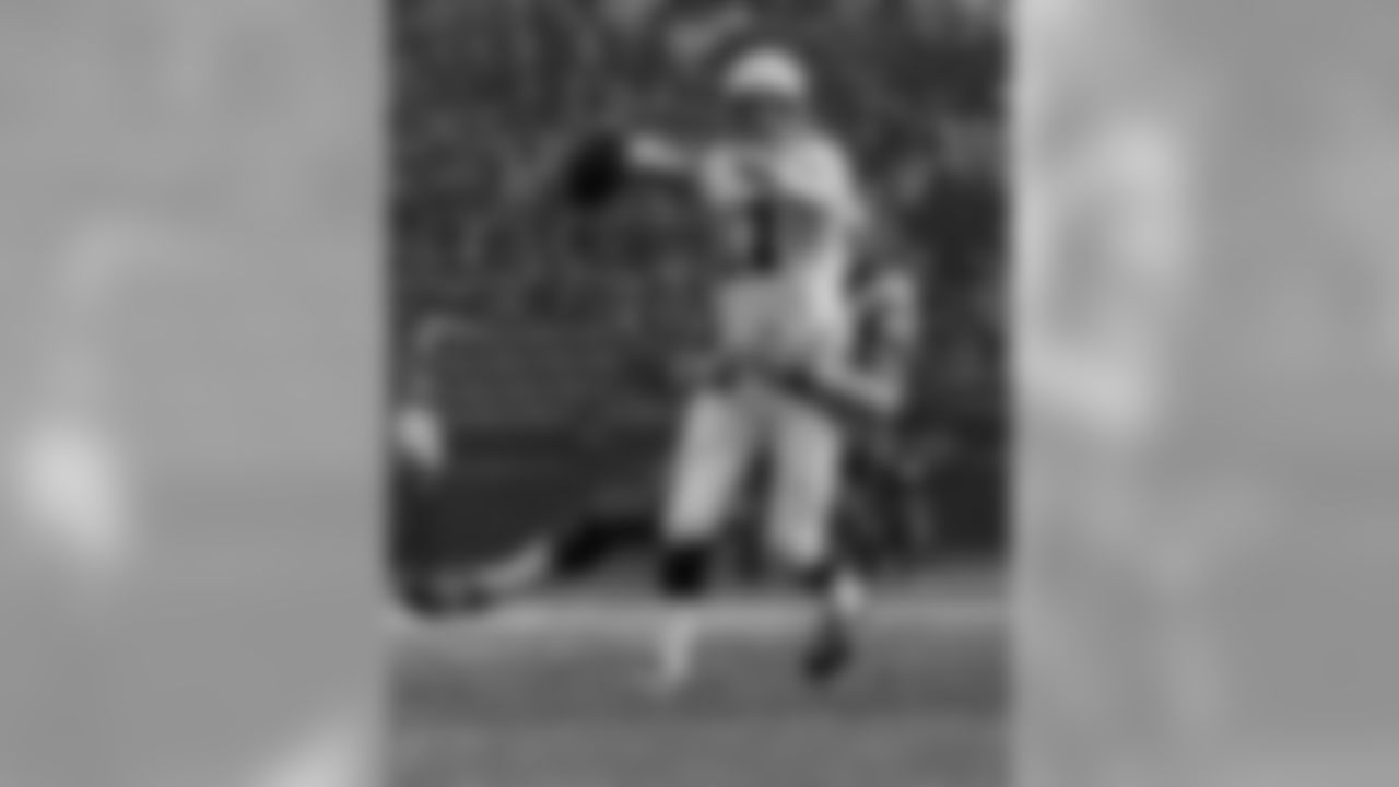 1975: QB Jim Hart winds up as Rams DL Jack Youngblood pursues