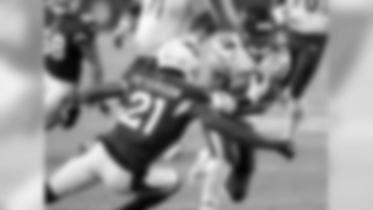 CB Patrick Peterson goes for a tackle on Bears RB Tarik Cohen