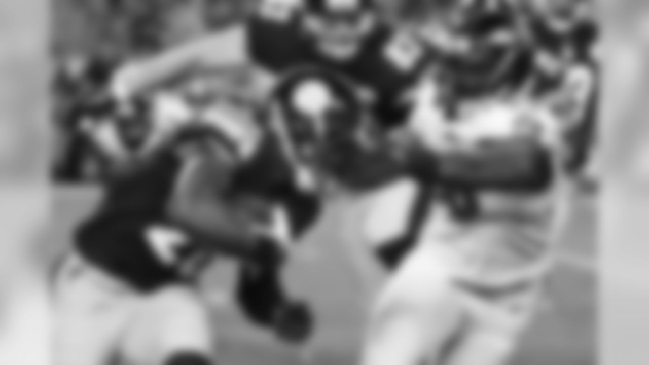 LB Elvis Dumervil