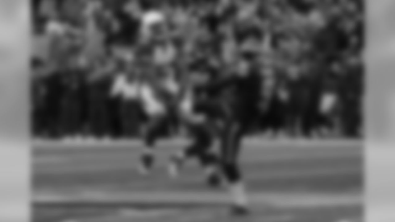 LB Alex Okafor blocks the Seahawks punt
