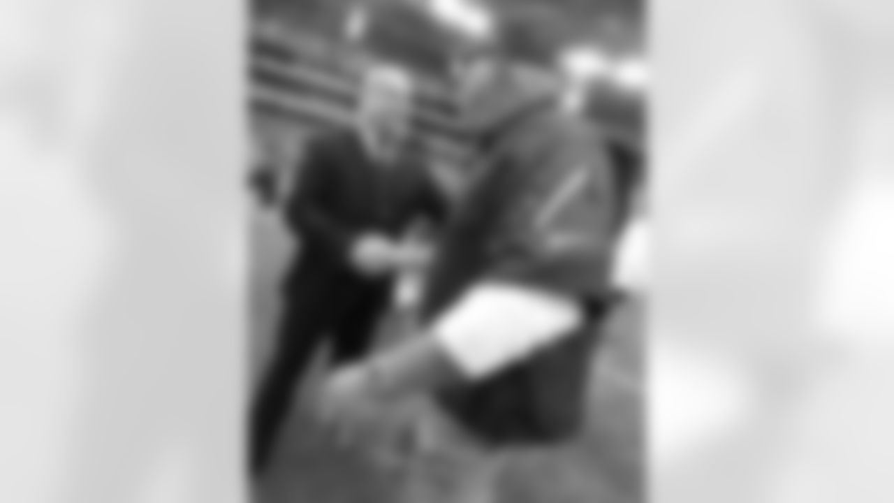 Keim congratulates Bruce Arians on Arians' first win as a Cardinals' head coach