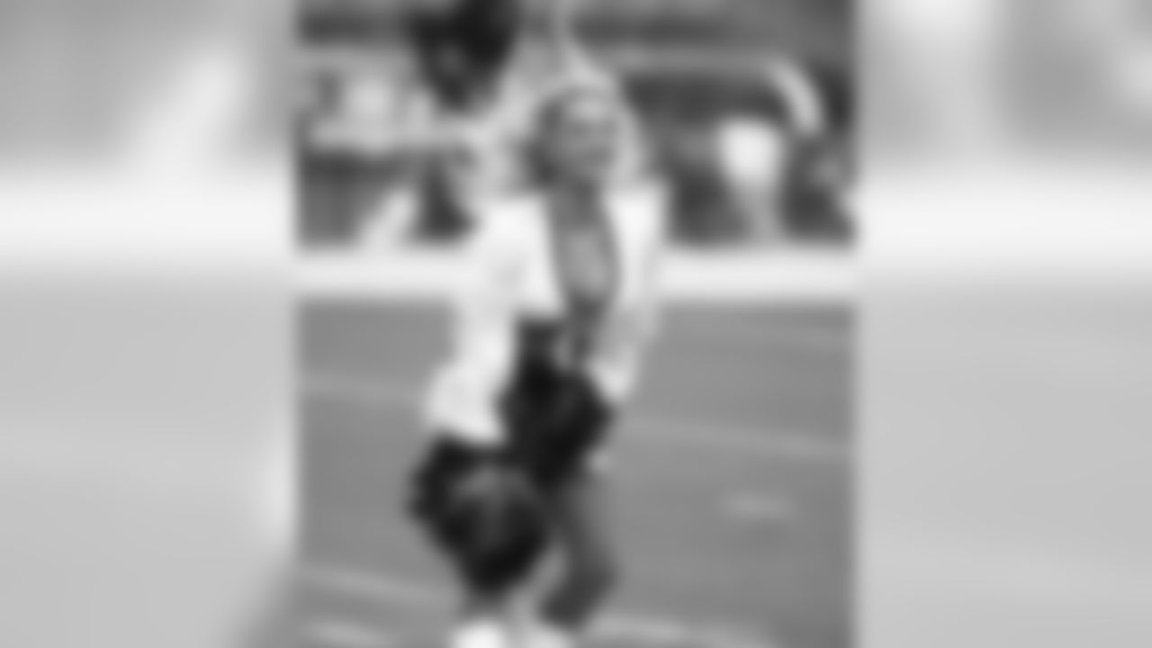 Cardinals cheerleaders perform