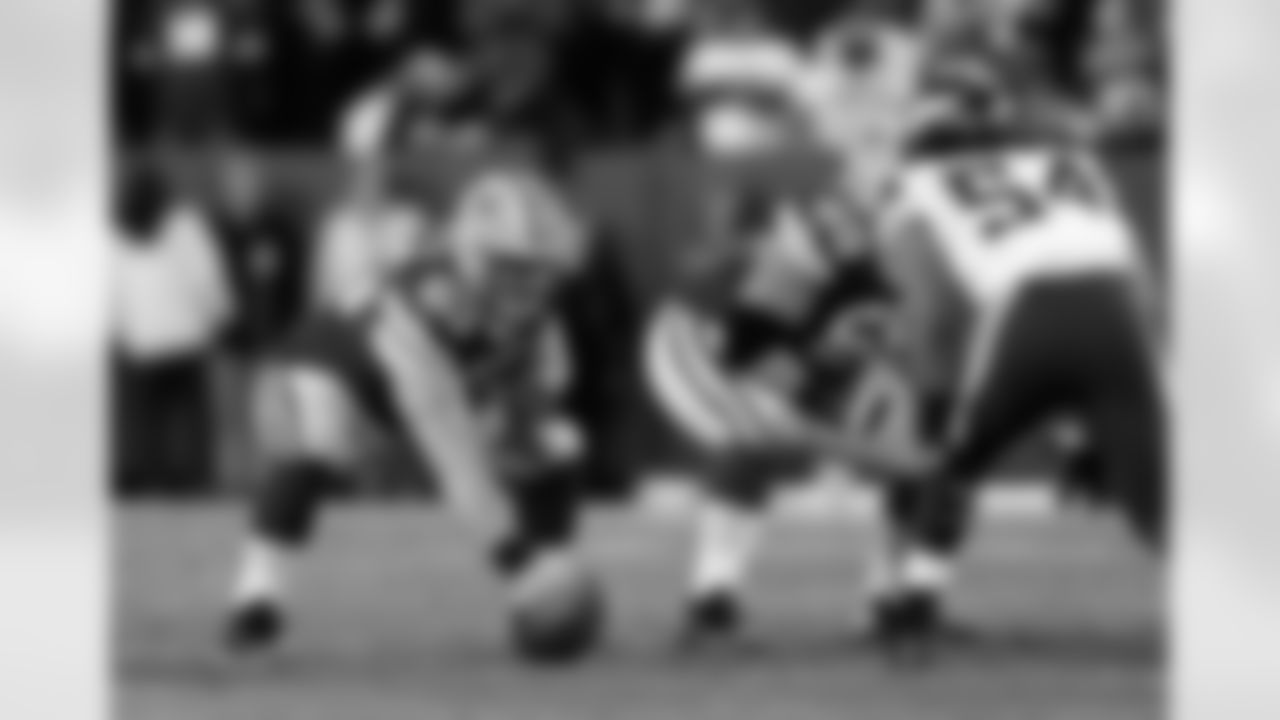 C Corey Linsley