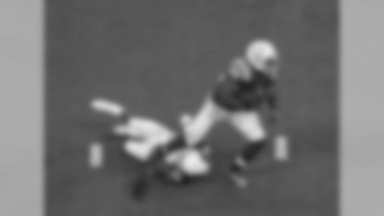 CB Justin Bethel tries to bring down Colts RB Robert Turbin