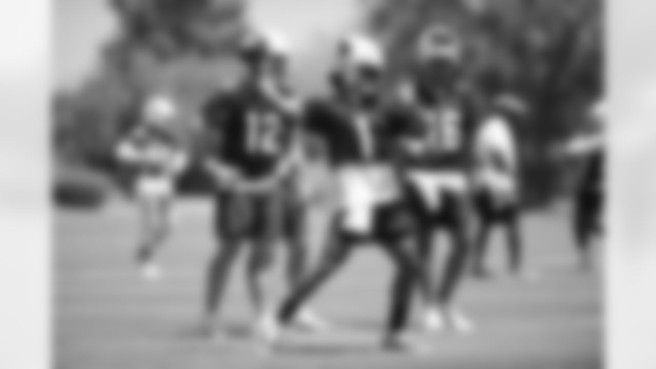 Arizona Cardinals quarterback Kyler Murray (1) practices during Week 2 of the OTA offseason program on Thursday, June 2, 2022 in Tempe, AZ.
