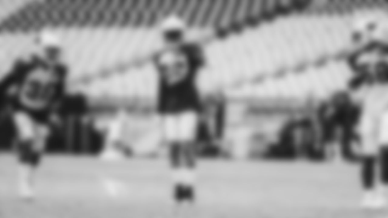 CB Byron Murphy points toward the line of scrimmage