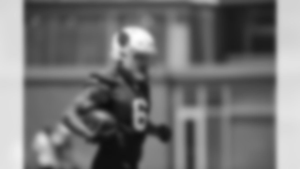 Arizona Cardinals running back James Conner (6) practices during Week 3 of the OTA offseason program on Monday, June 6, 2022 in Tempe, AZ.