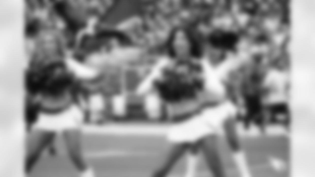 Arizona Cardinals Cheerleaders during the 2022 regular season game between the Arizona Cardinals and the Los Angeles Rams on Sunday, Sept. 25, 2022 in Glendale, AZ.