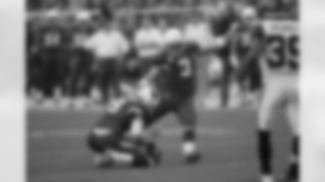 K Jay Feely good on the FG attempt