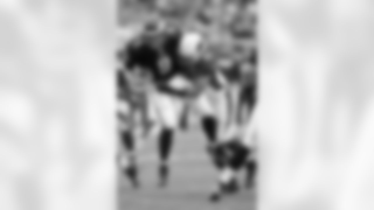 LB Matt Shaughnessy takes down Eagles QB Nick Foles