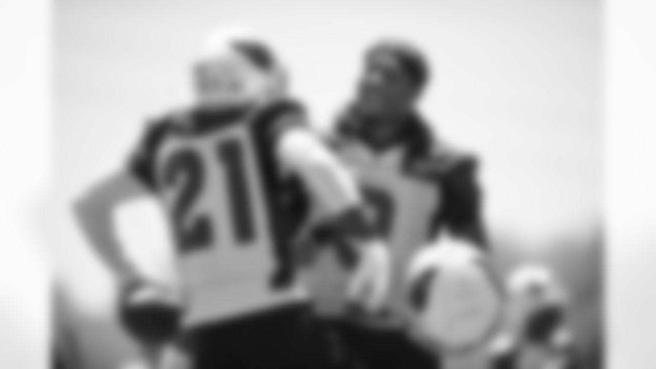 Arizona Cardinals cornerback Breon Borders (21) and Arizona Cardinals linebacker Isaiah Simmons (9) practices during Week 2 of the OTA offseason program on Wednesday, June 1, 2022 in Tempe, AZ.