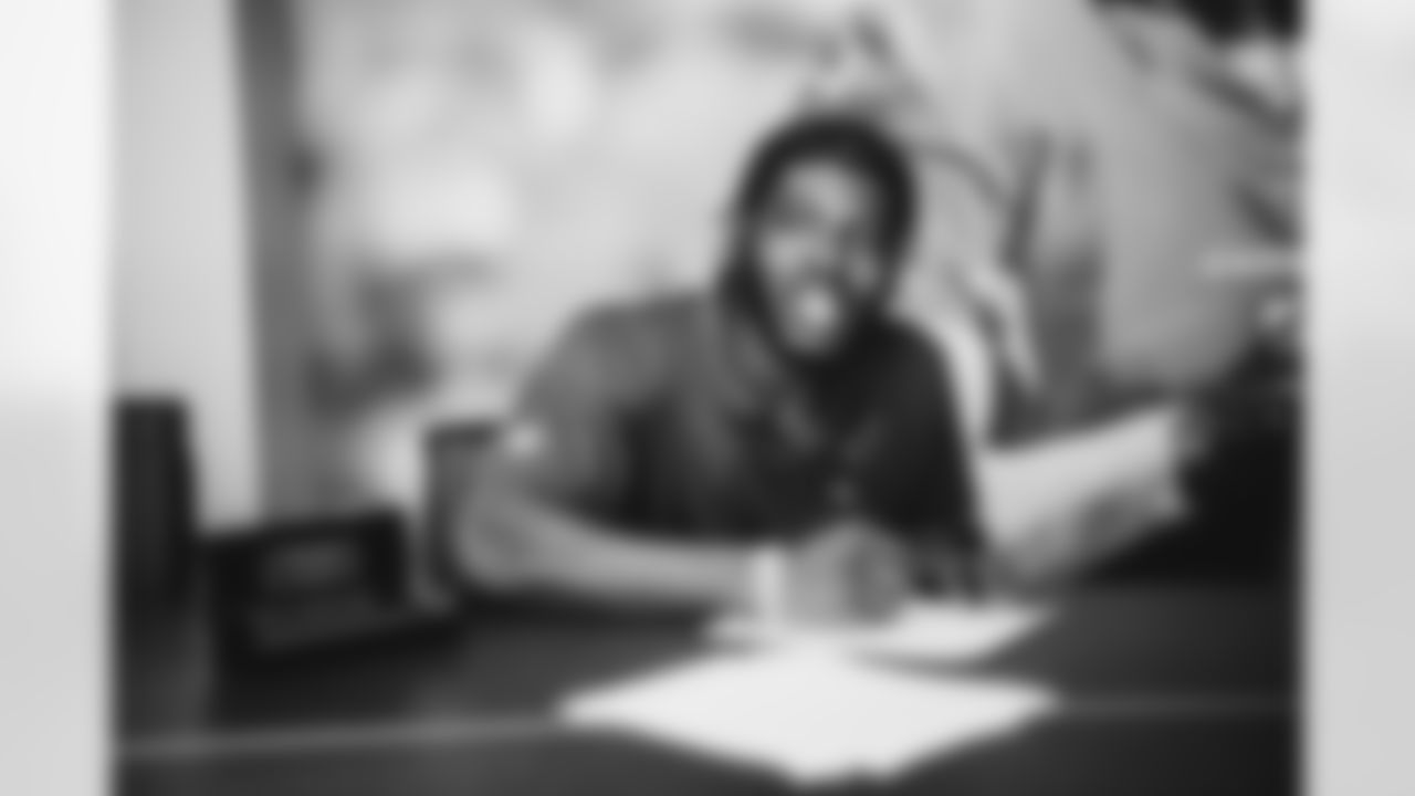 Third-round LB Myjai Sanders