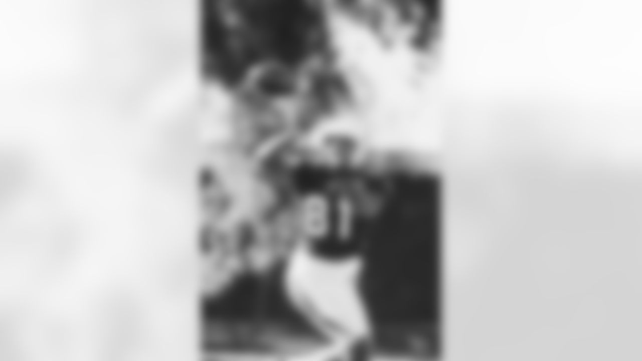 TE Darrell Daniels