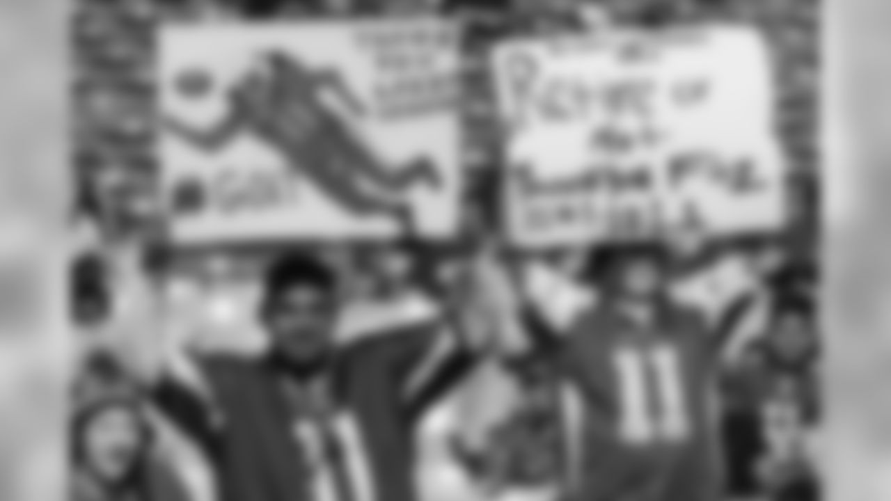 Cardinals fans hold up signs for Larry Fitzgerald