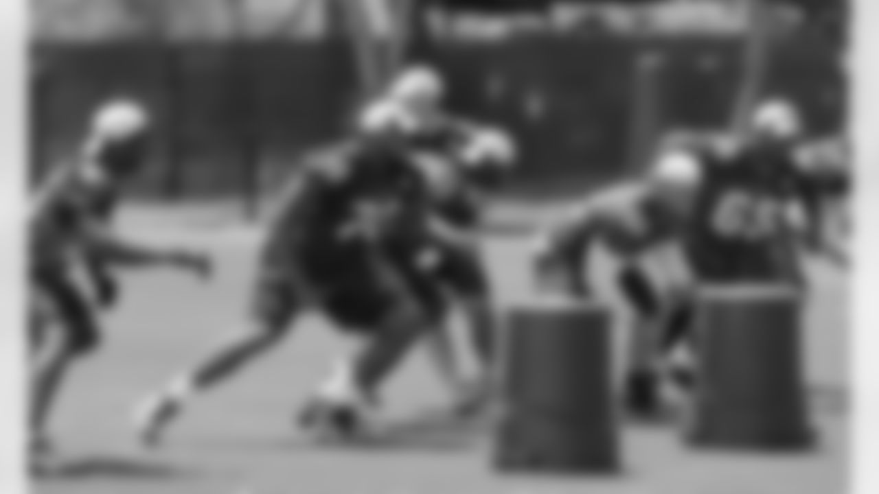 T Bobby Massie (70) of at the snap