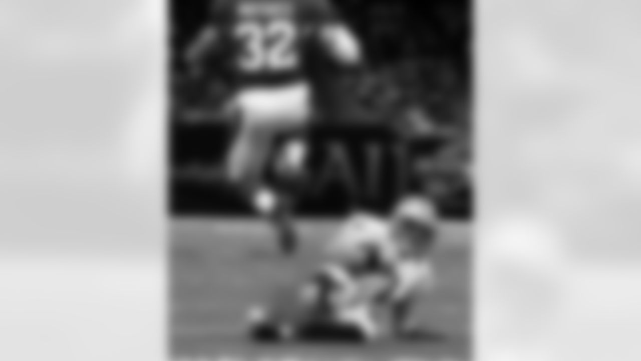 S Tyrann Mathieu leaps over sliding Saints QB Drew Brees.