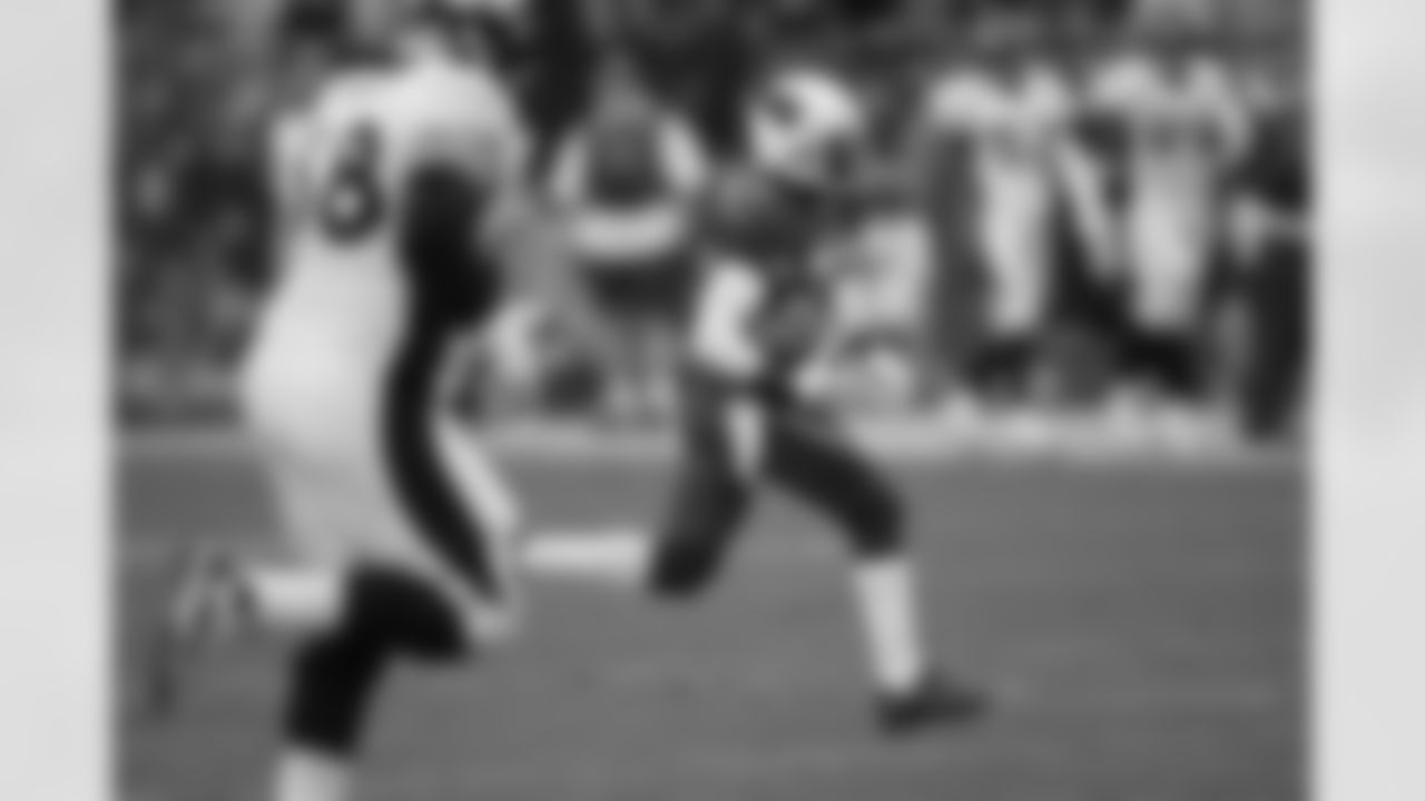 Michael Adams returns his 1st quarter interception 36 yards