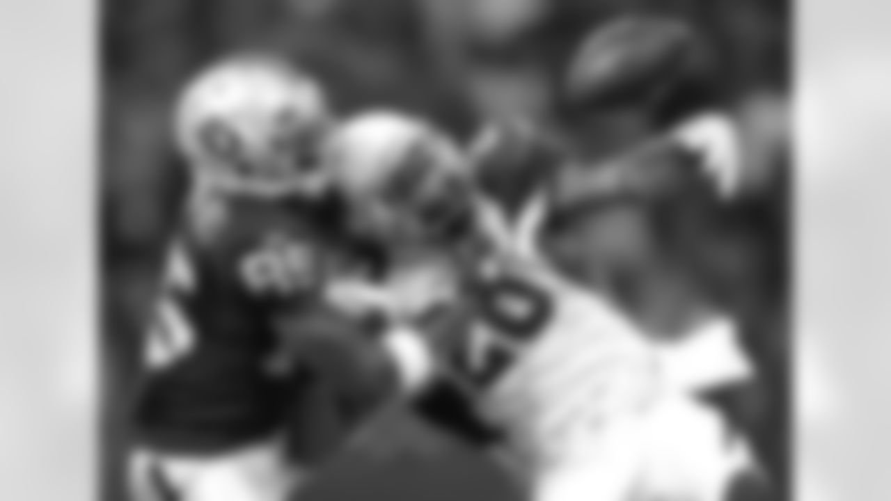 CB A.J. Jefferson covers Raiders WR Darrius Heyward-Bey in 2011