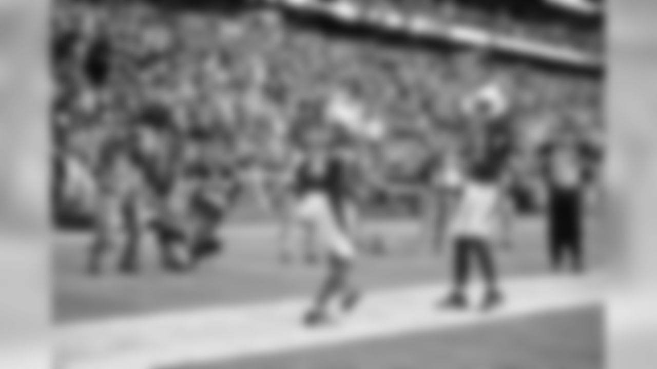 WR J.J. Nelson celebrates with Larry Fitzgerald after the touchdown