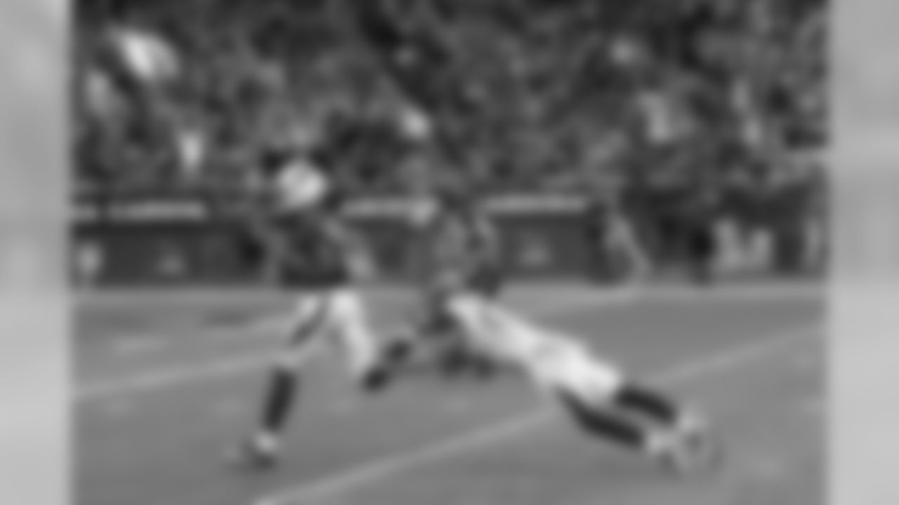 WR Jaron Brown: Six points