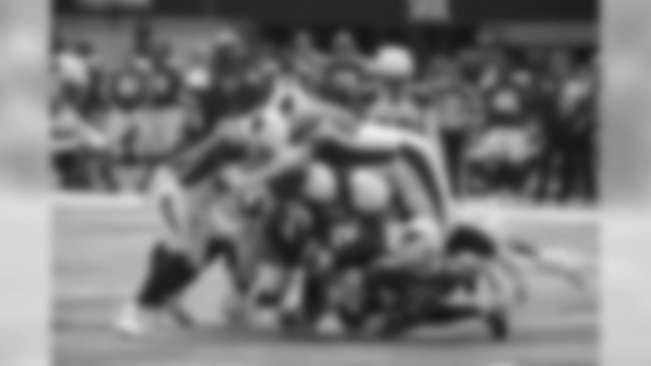 Vikings RB Dalvin Cook is tackled by a host of Cardinals