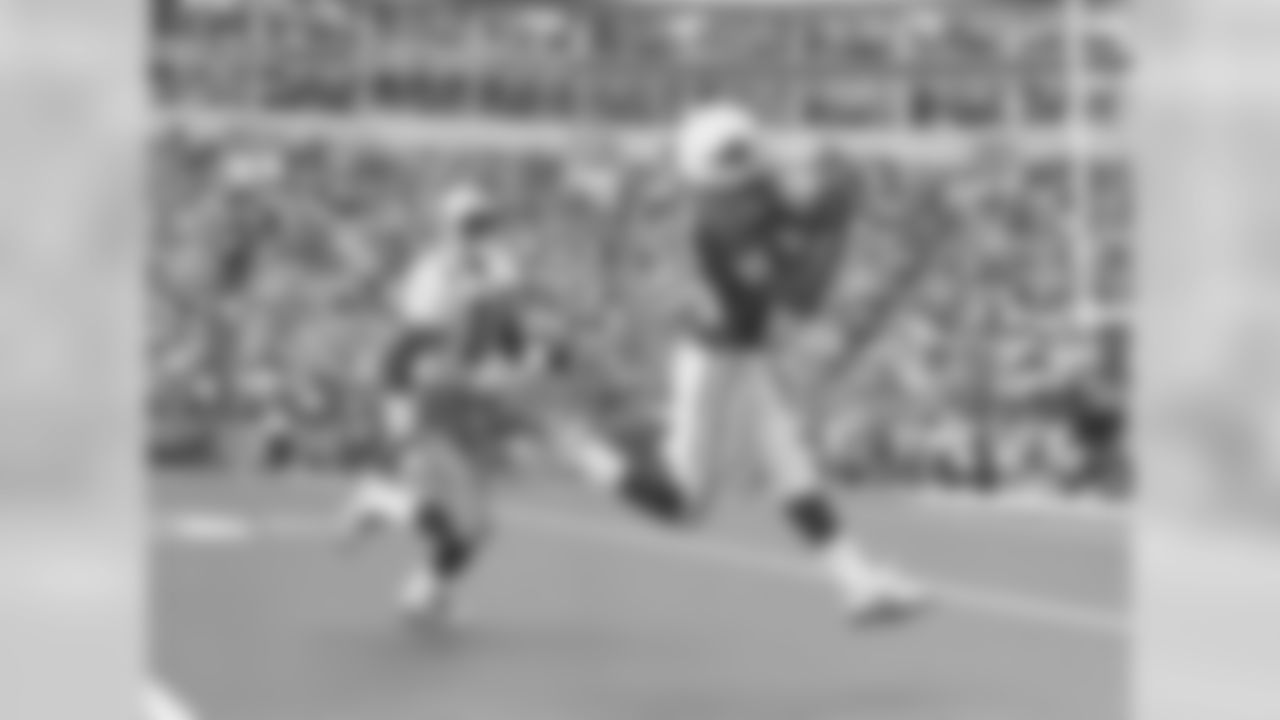 Aeneas Williams hauls in an interception as Michael Irvin looks on.