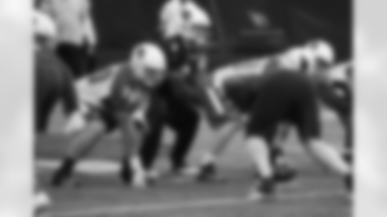 QB Carson Palmer at the line of scrimmage