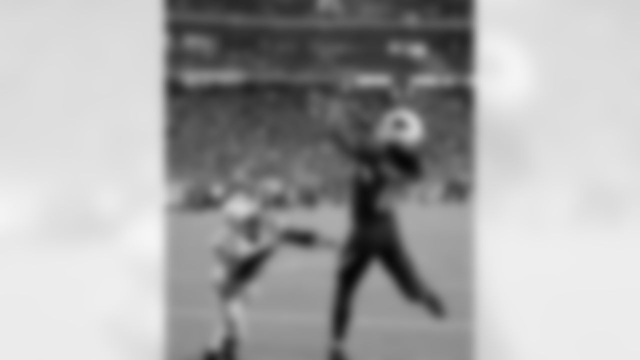 Larry Fitzgerald catches his first touchdown.