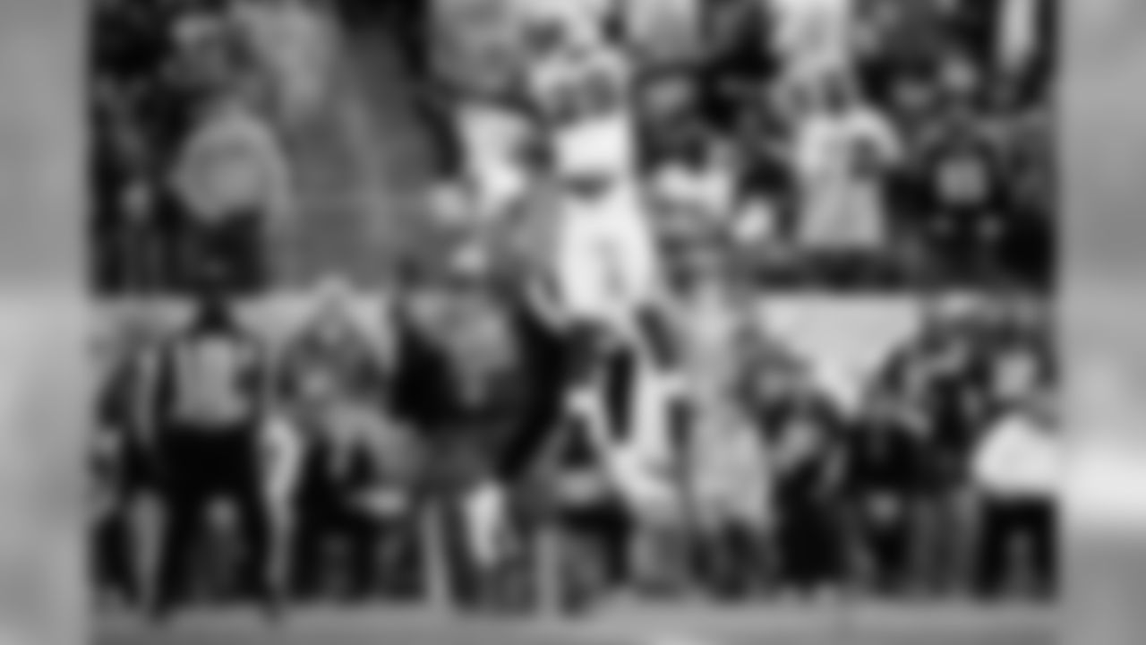 2009: CB Dominique Rodgers-Cromartie deflects a pass intended for Nate Washington.