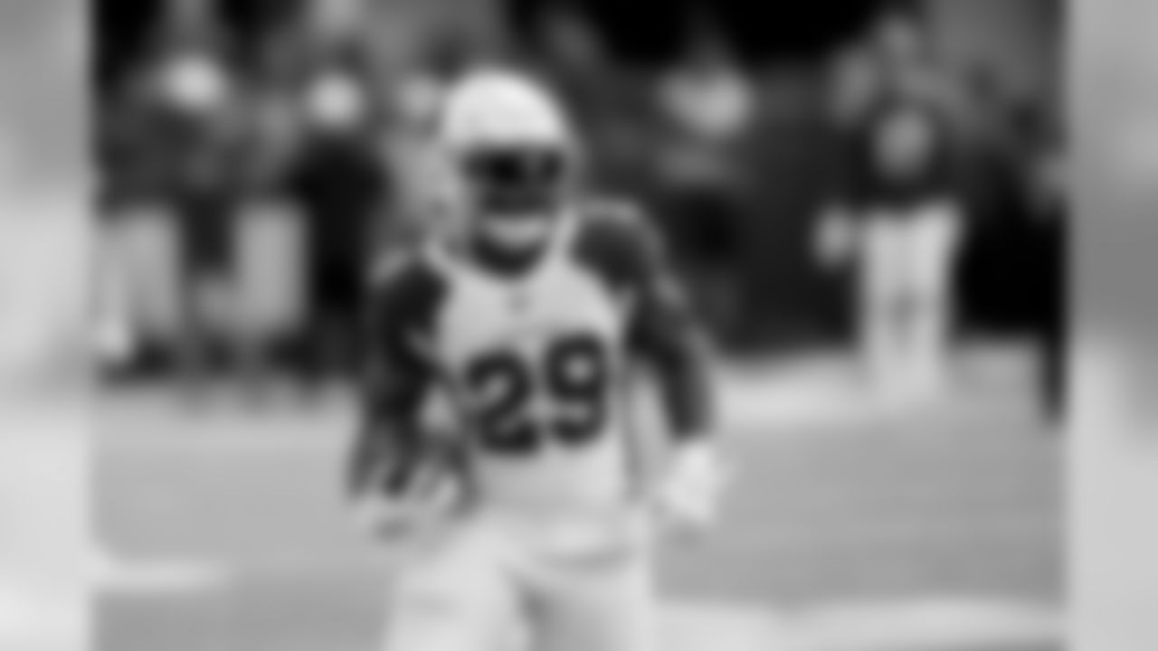 Cardinals running back Chase Edmonds warms up before an NFL preseason football game against the Minnesota Vikings, Saturday, Aug. 24, 2019, in Minneapolis.
