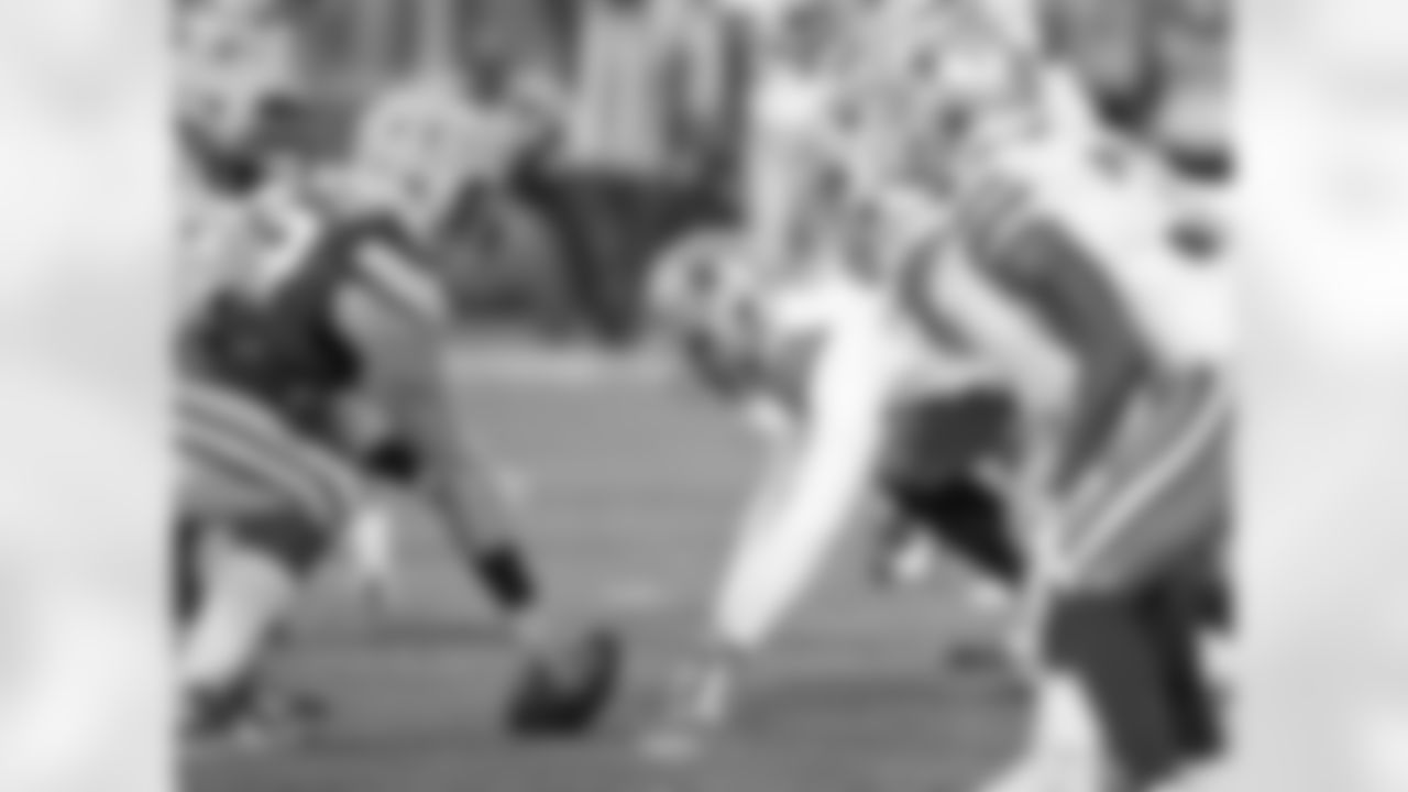 C Corey Linsley