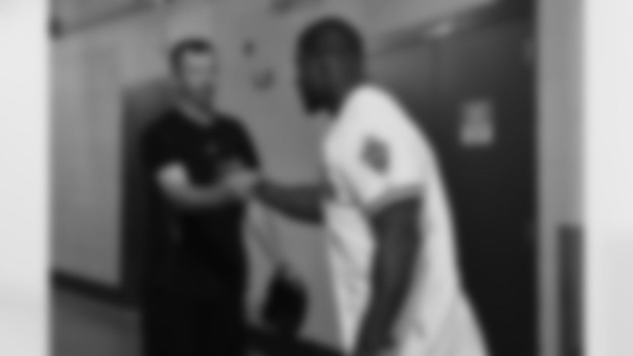 Wilson thanks Zeigler for the warm-up tosses