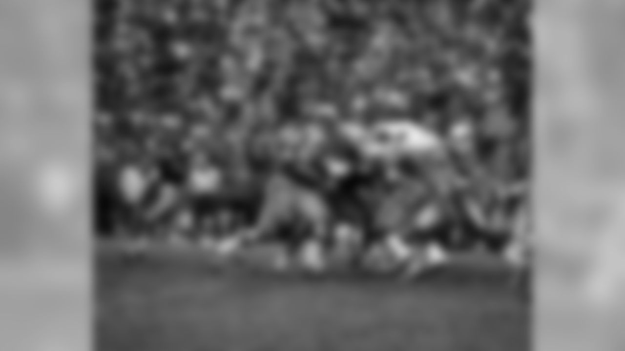 1976: Rams QB Pat Haden drops back