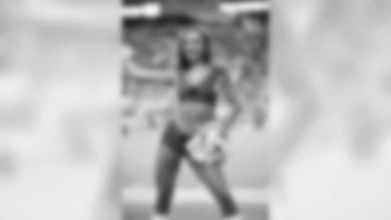 Images of the Cardinals cheerleaders during the Week 4 contest at State Farm Stadium