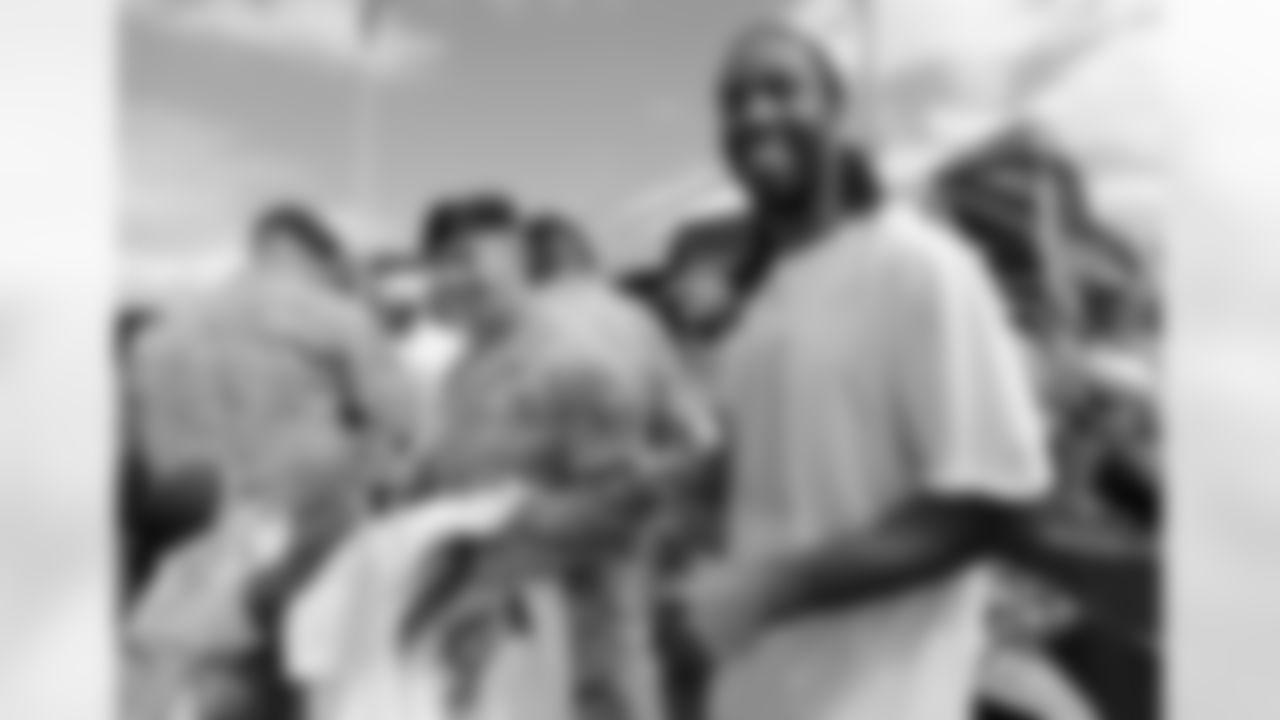 Larry Fitzgerald meets with those who serve our country