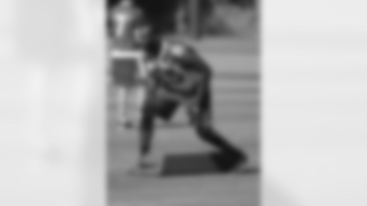 LB Chandler Jones