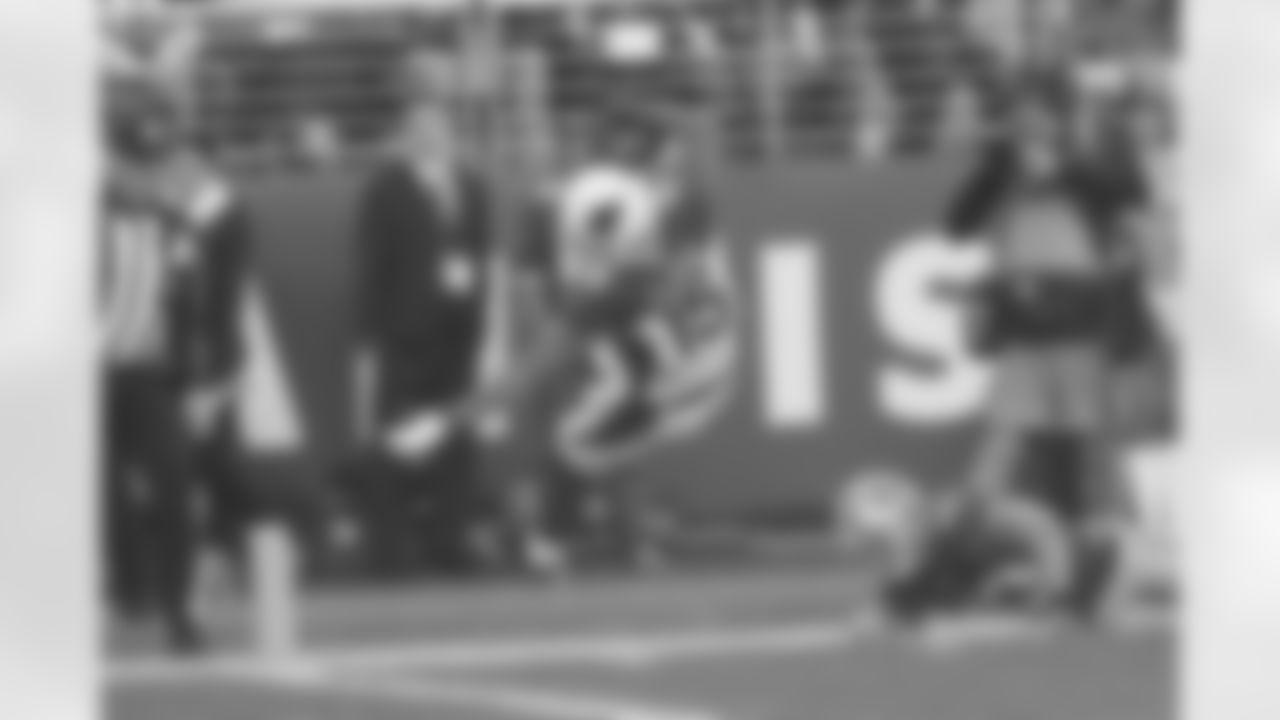 WR Michael Floyd reaches the end zone against the 49ers