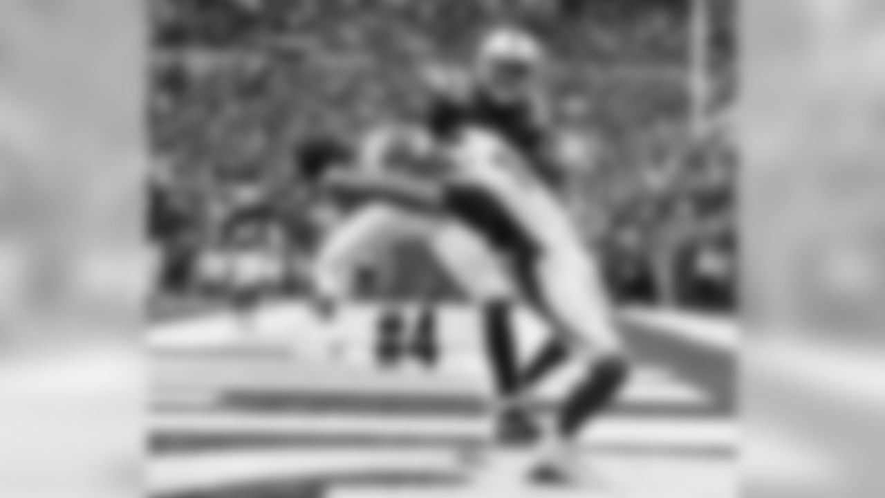 WR Larry Fitzgerald can't catch a pass on fourth-and-goal
