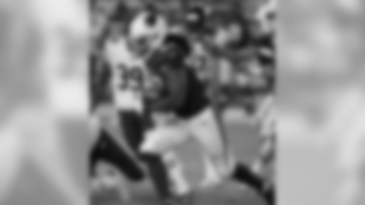 RB Chris Johnson on the run