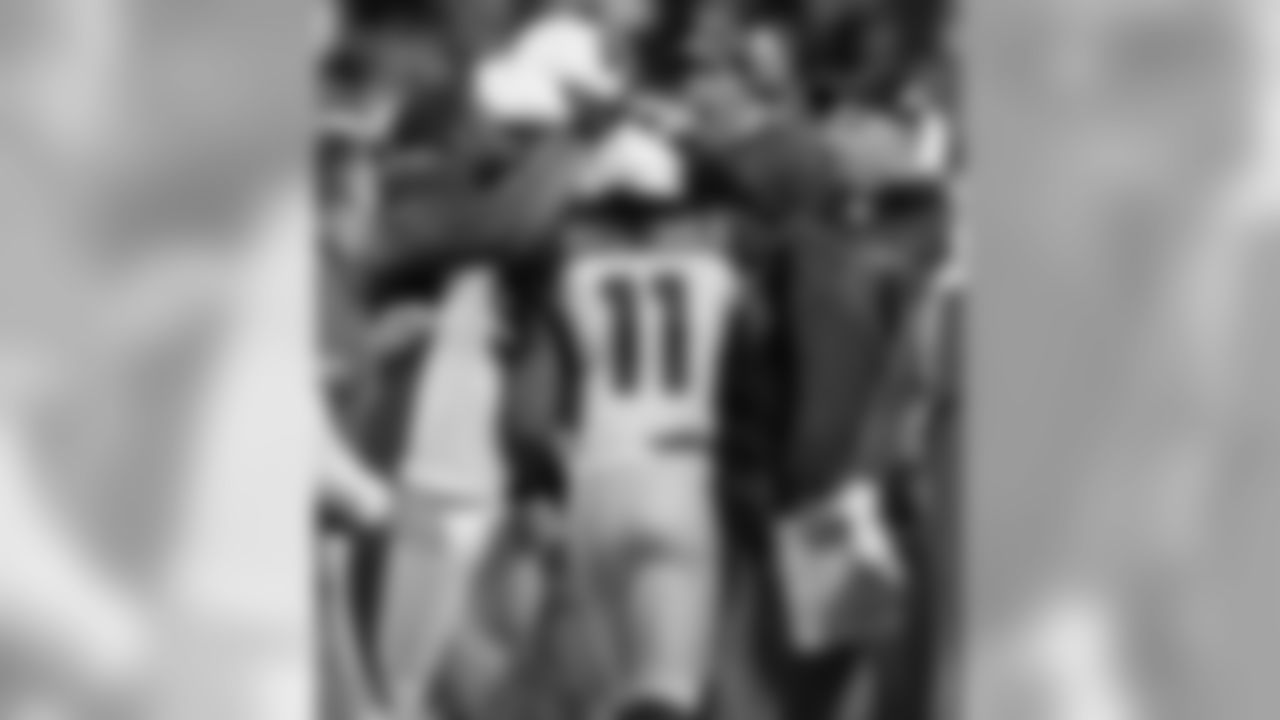 WR Larry Fitzgerald is congratulated by coach Ken Whisenhunt, right, and others.