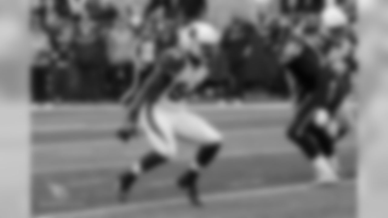 LB Sio Moore