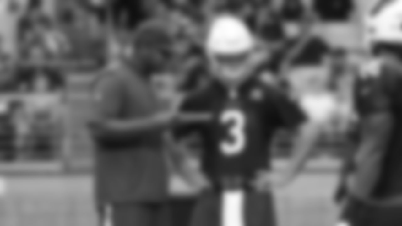 QB coach Byron Leftwich talks to QB Josh Rosen.
