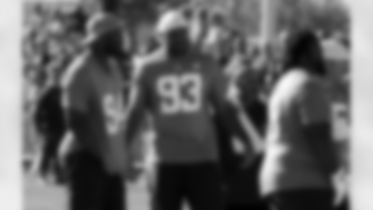 Calais Campbell talks with Bills DE Mario Williams